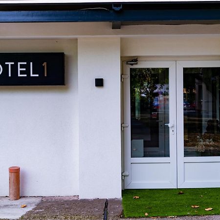 Motel1- A Megfizetheto Luxus! Дуноуйварош Екстер'єр фото
