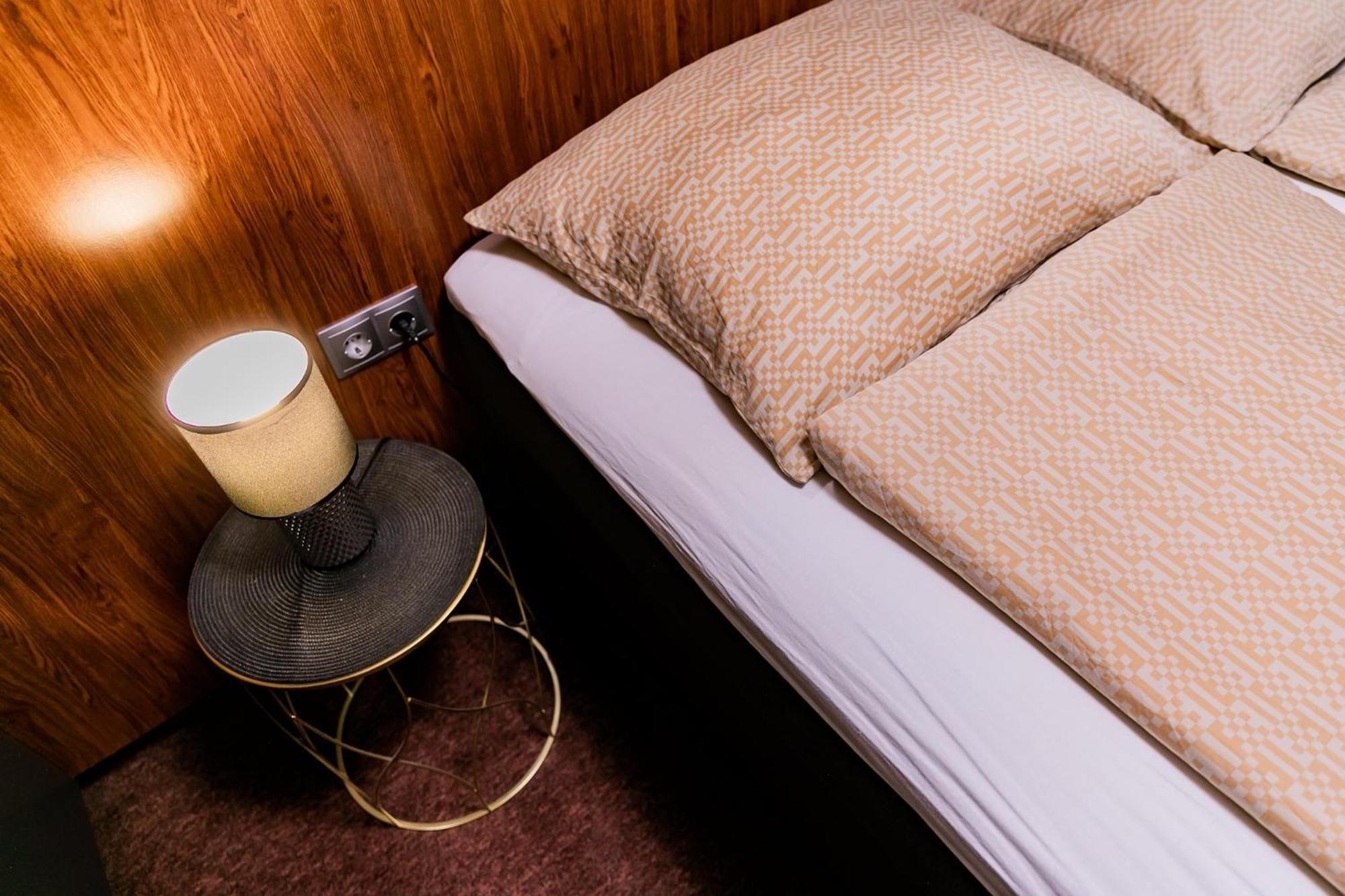 Motel1- A Megfizetheto Luxus! Дуноуйварош Екстер'єр фото