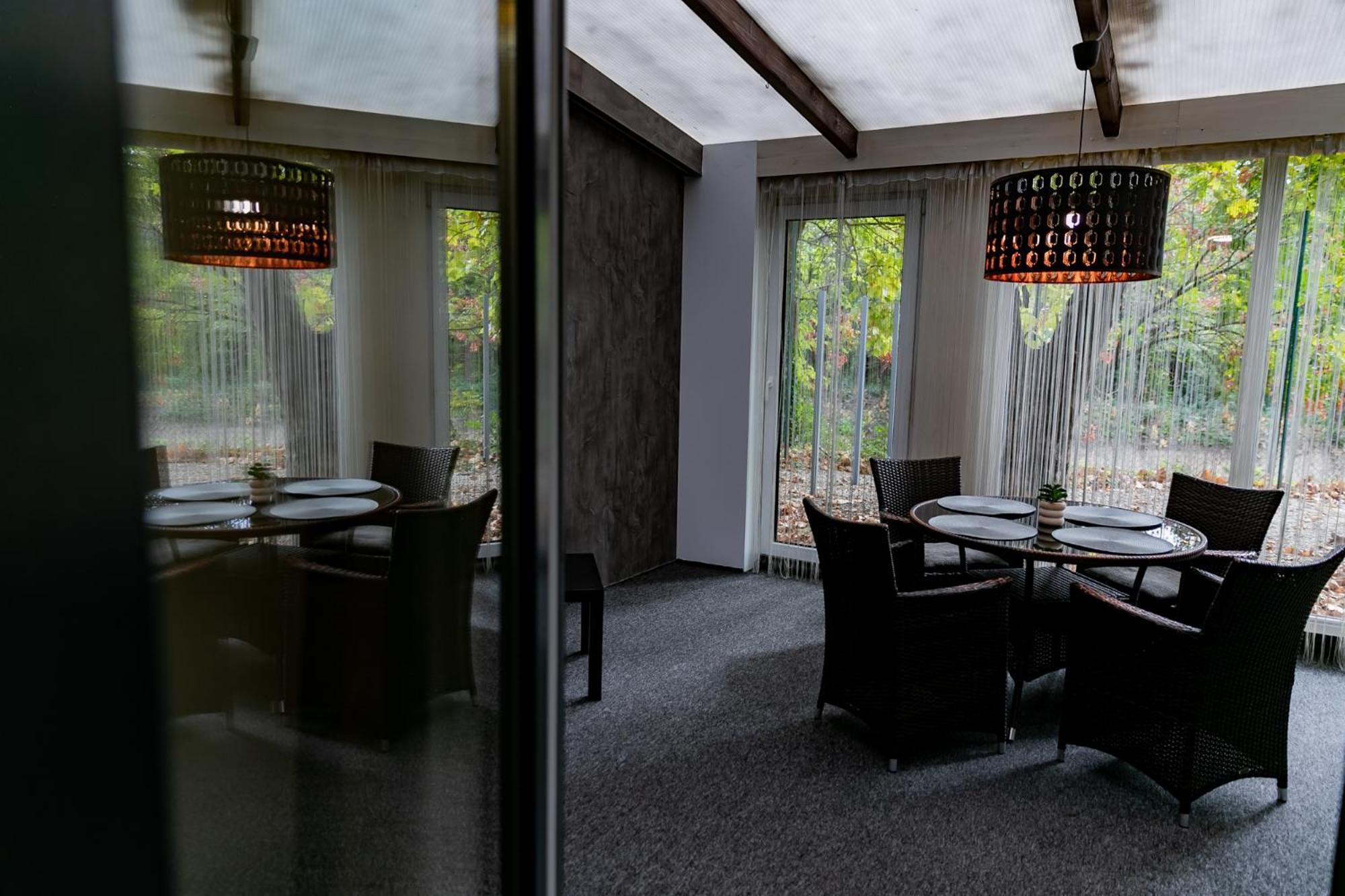 Motel1- A Megfizetheto Luxus! Дуноуйварош Екстер'єр фото