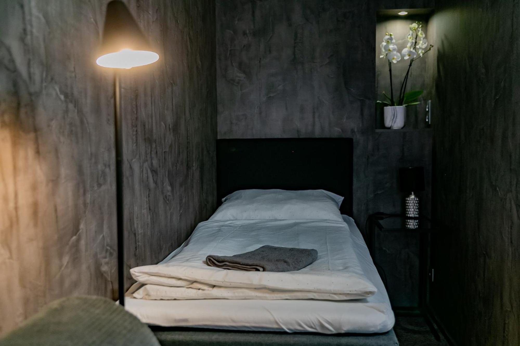Motel1- A Megfizetheto Luxus! Дуноуйварош Екстер'єр фото