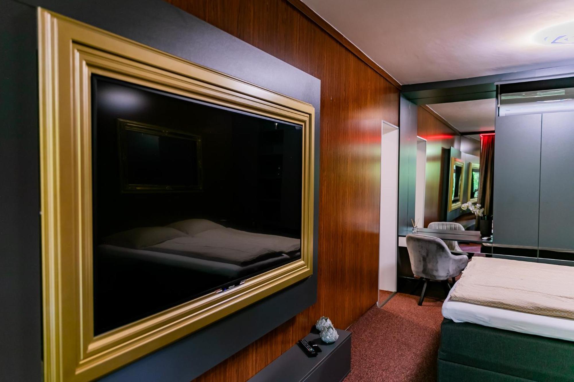 Motel1- A Megfizetheto Luxus! Дуноуйварош Екстер'єр фото