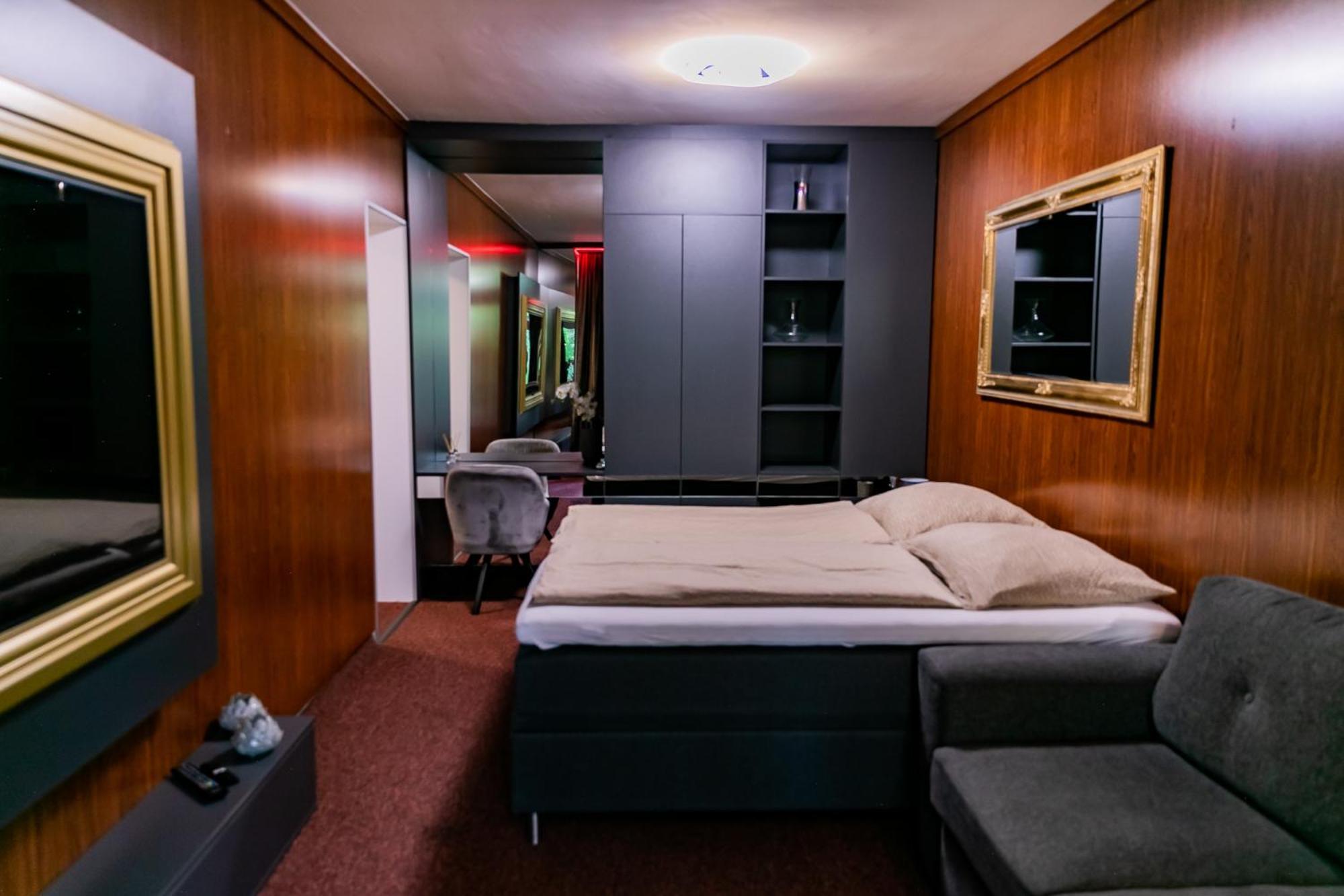 Motel1- A Megfizetheto Luxus! Дуноуйварош Екстер'єр фото