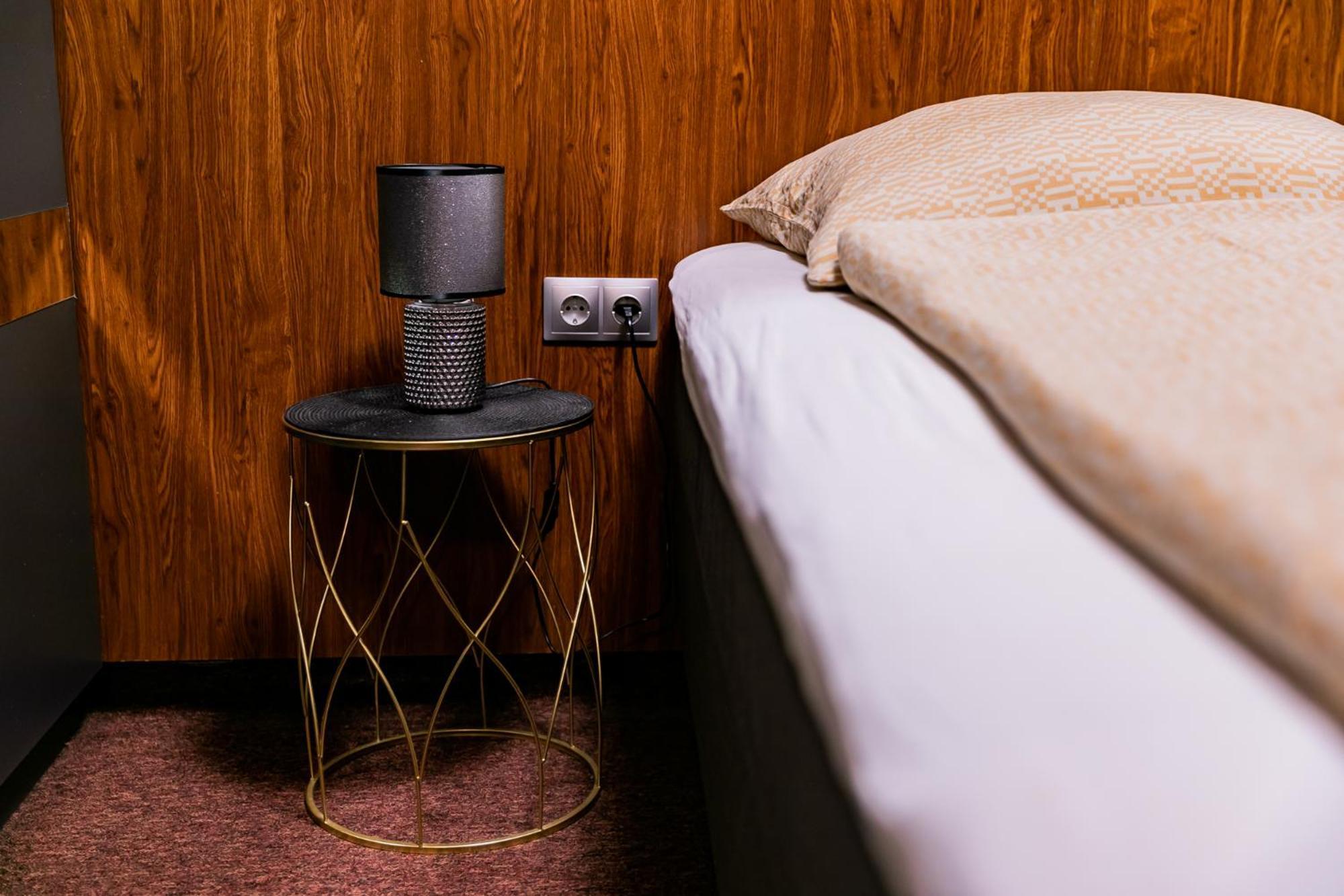 Motel1- A Megfizetheto Luxus! Дуноуйварош Екстер'єр фото
