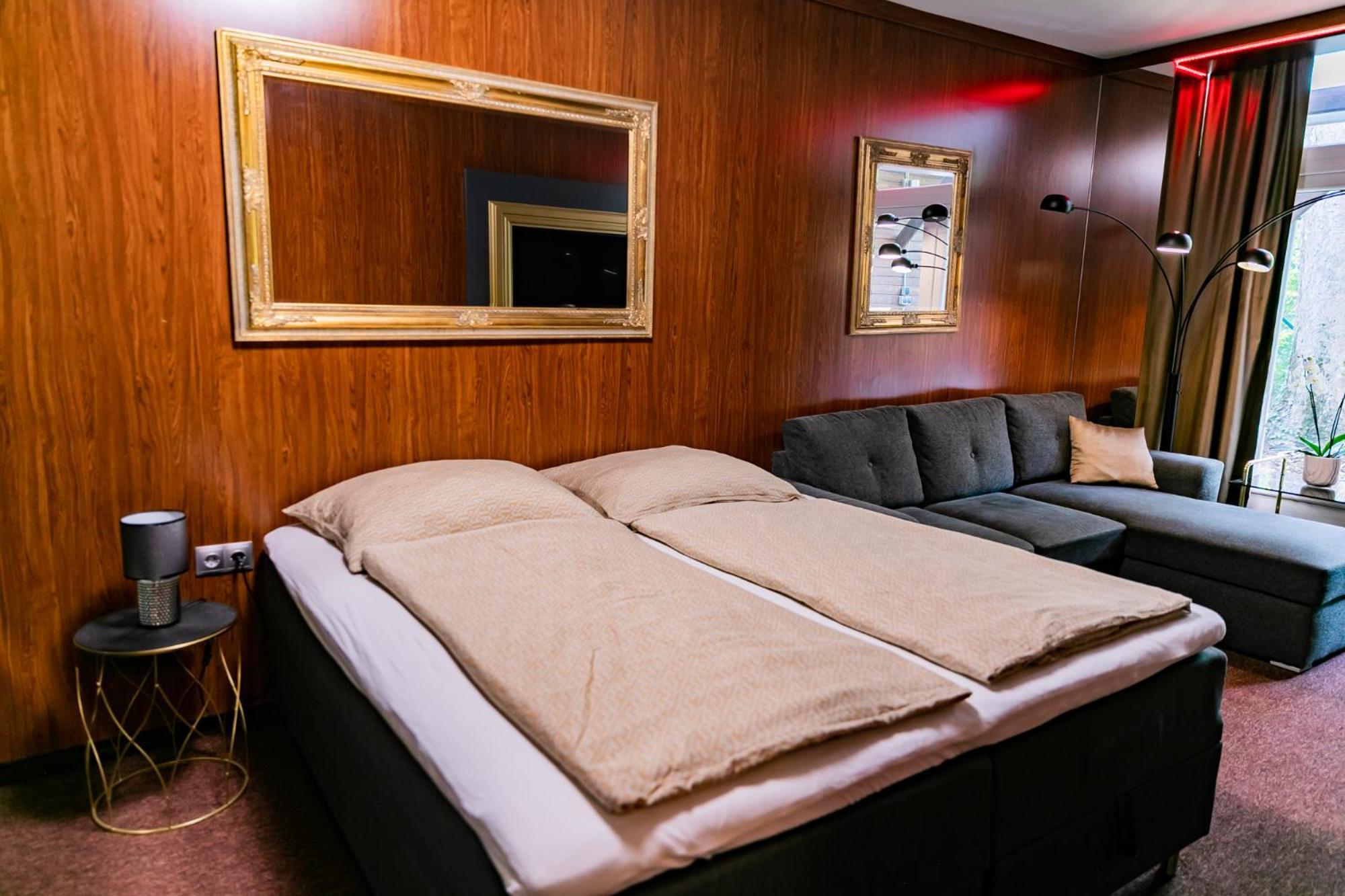 Motel1- A Megfizetheto Luxus! Дуноуйварош Екстер'єр фото